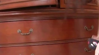 老爷子和村里两个小伙去越南嫖娼被扯皮条的大妈带到两个妹子的住宿地淫乱群P